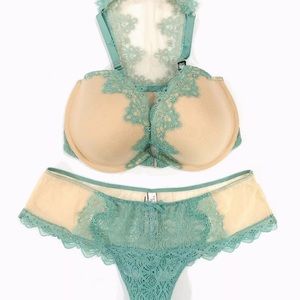 Victoria’s Secret Lined 32ddd bra & M panties